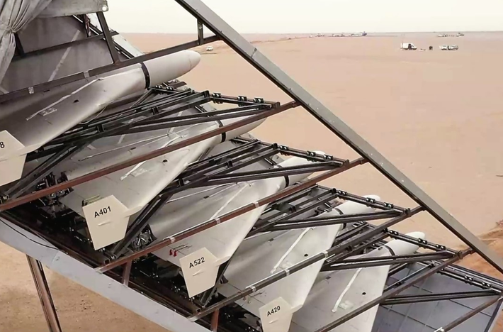 Trước sự xuất hiện và tấn công của loại UAV 'Shahed' cảm tử cực kỳ nguy hiểm của Nga, mới đây, Công ty Robin Radar xác nhận với Kênh BFBS Forces News rằng, bản nâng cấp Hệ thống radar Iris mới đã giúp tăng hơn gấp đôi bán kính nhận diện phát hiện từ 5 km lên 12 km. Ảnh: @Robin Radar.