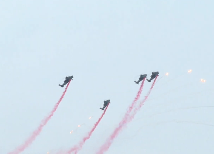 Điều này cũng đã nhấn mạnh tính linh hoạt, khả năng chiến đấu đa dạng và khả năng sẵn sàng triển khai trong nhiều môi trường hoạt động khác nhau của Z-20T. Ảnh: @AVIC.