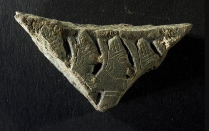 Hình khắc này khắc họa hình ảnh đám rước các vị thần Hittite, hình ảnh này cũng rất giống với các phù điêu được tìm thấy tại khu thánh địa Yazılıkaya của người Hittite ở Thổ Nhĩ Kỳ ngày nay. Ảnh: @Cơ quan Quản lý Hang động Séc (Správa jeskyní ČR).