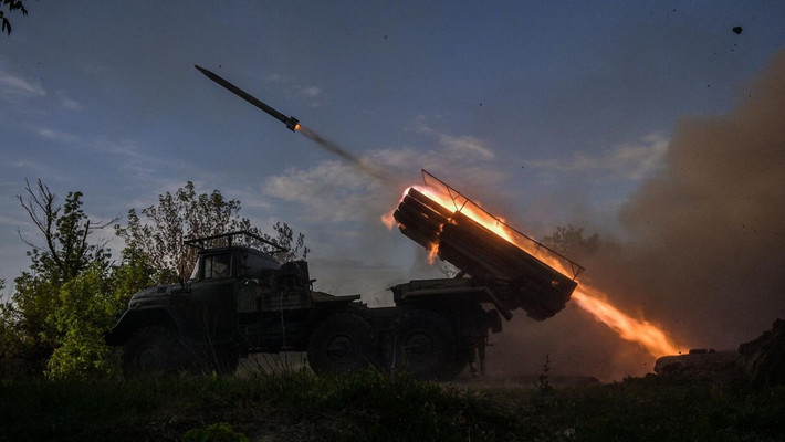 Dnipropetrovsk từ lâu được xem là “vành đai công nghiệp” quan trọng, đồng thời là trung tâm hậu cần và kho vũ khí lớn của Ukraine. Nếu Nga tiếp tục tiến sâu, Kiev sẽ buộc phải điều chuyển lực lượng từ các mặt trận khác để bảo vệ khu vực này. Động thái đó có thể tạo ra những khoảng trống chiến thuật nguy hiểm tại các địa bàn vốn đã mong manh.