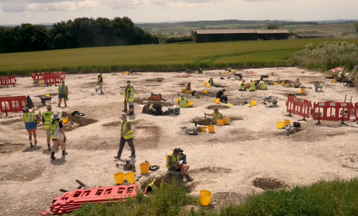 Đó là một hố hiến tế theo nghi lễ bản địa cổ xưa, chứa di hài một cá thể bí ẩn. Ảnh: @Đại học Bournemouth.