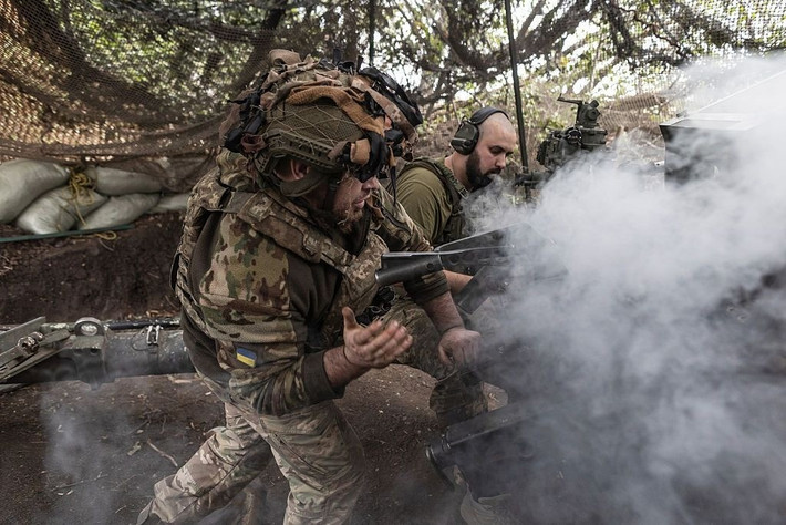 Cùng ngày, Moscow công bố báo cáo cho biết, Ukraine đã phải hứng chịu tổn thất đáng kể trên nhiều hướng tác chiến. Không chỉ thiệt hại về nhân lực, Kiev còn mất một phần khí tài chủ lực, bao gồm xe tăng, xe bọc thép, pháo binh, kho đạn và thiết bị điện tử chiến trường - những yếu tố then chốt ảnh hưởng trực tiếp đến sức bền phòng ngự.