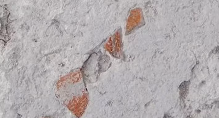 Nhiều mảnh vỡ làm từ các đồ gia dụng đã qua sử dụng, bao gồm các loại đồ gốm cổ. Ảnh: @Trung tâm Nghiên cứu Khoa học Quốc gia Pháp.