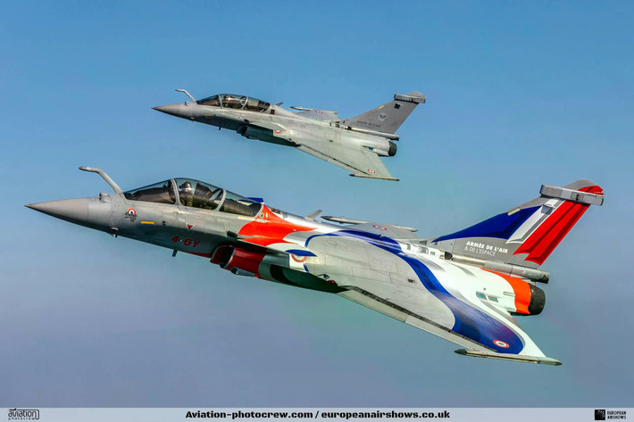 Tiêm kích Dassault Rafale của Pháp bay trình diễn, dòng máy bay đang được Ấn Độ cân nhắc mua thêm.