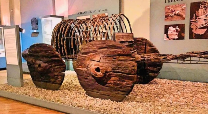 Cuộc khai quật tại một nghĩa trang độc đáo ở vùng Lchashen của Armenia đã phát hiện ra tàn tích của sáu cỗ xe ngựa làm bằng gỗ sồi. Ảnh: @Bảo tàng Lịch sử Armenia.