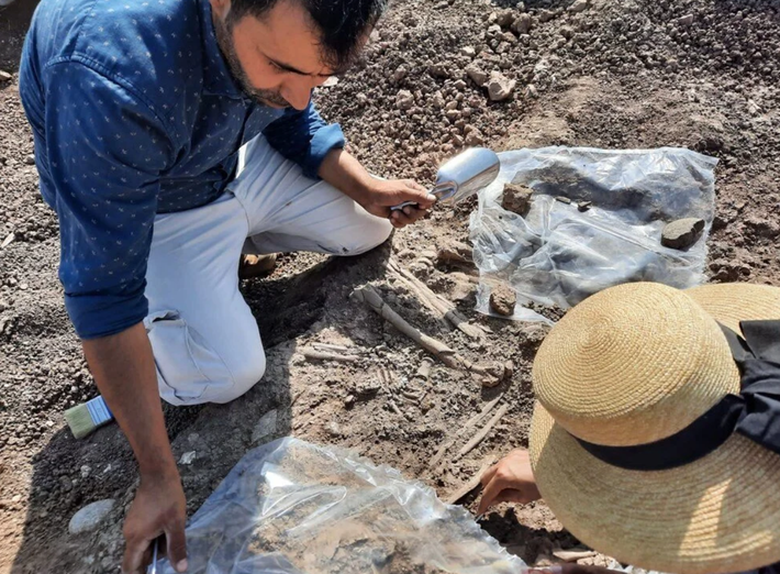 Việc phát hiện ngôi mộ phụ nữ pháp sư liên quan đến tục chôn cất động vật đòi hỏi chúng ta phải xem xét lại vai trò của phụ nữ trong các tín ngưỡng tâm linh tiền sử này. Ảnh: @Đại học Mardin Artuklu.