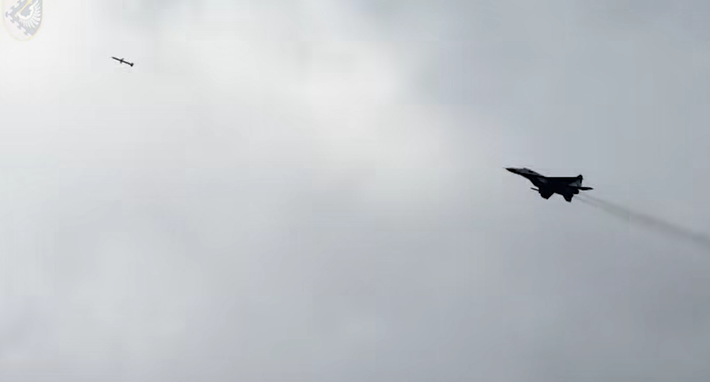 Tên lửa chống bức xạ là loại vũ khí tên lửa đặc biệt được thiết kế chuyên dụng để nhắm vào các tín hiệu radar của đối phương. Ảnh: @Bộ Tư lệnh Không quân phía Tây Ukraine.