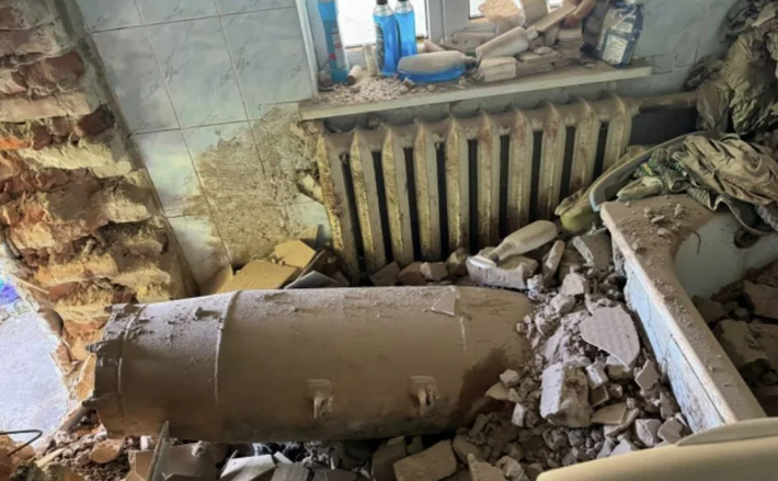 Việc bổ sung động cơ phản lực cho UMPB-5R cho phép máy bay Nga phóng bom từ khoảng cách xa hơn nhiều, nằm ngoài tầm bắn hiệu quả của hầu hết các hệ thống phòng không và khu vực tuần tra của máy bay chiến đấu Ukraine. Ảnh: @ The Kyiv Independent.