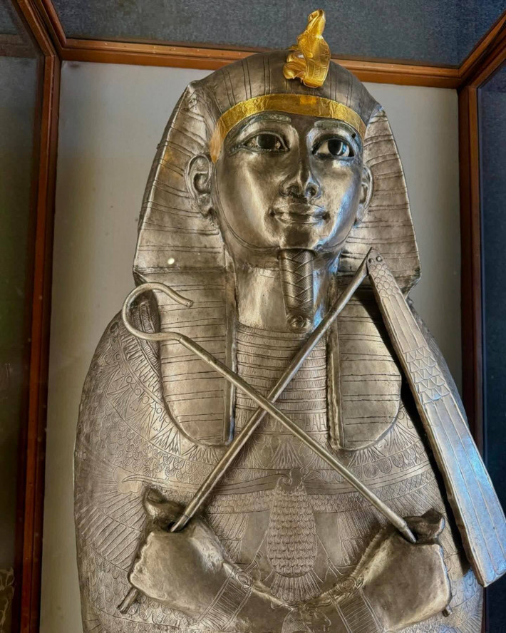 Shoshenq III lên ngôi trong những hoàn cảnh chưa rõ ràng, có thể là sau cái chết của ông nội ông, Osorkon II - một sự chuyển giao quyền lực có thể đã gây ra một cuộc khủng hoảng kế vị. Ảnh: @Đại học Sorbonne.