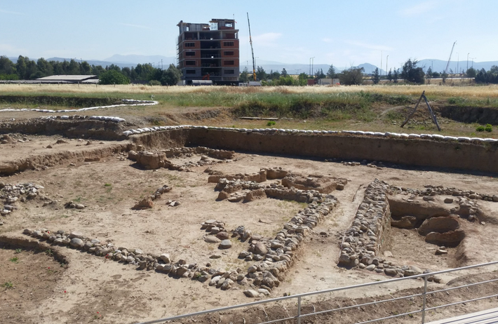 Trong một cuộc khai quật khảo cổ tại gò Yeşilova thuộc tỉnh Burdur, Thổ Nhĩ Kỳ, các chuyên gia đến từ Bảo Tàng Cổ Vật Thổ Nhĩ Kỳ bất ngờ tìm thấy vật thể lạ. Ảnh: @Bảo Tàng Cổ Vật Thổ Nhĩ Kỳ.