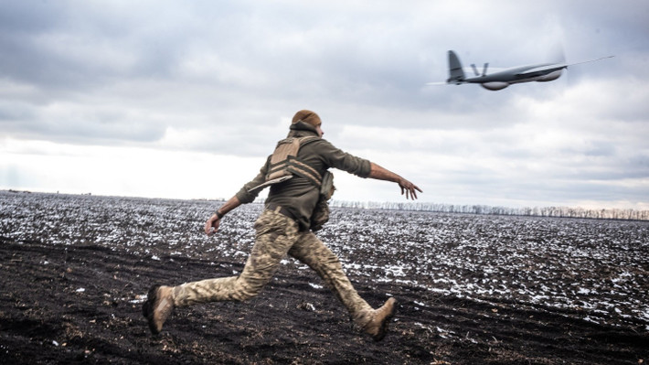 Trong tuyên bố chính thức, Bộ Quốc phòng Nga nhấn mạnh rằng không có mục tiêu dân sự nào bị tấn công và hệ thống phòng không “đã hoạt động theo đúng quy trình”. Tuy nhiên, giới quan sát lưu ý rằng Moscow thường hạn chế công bố thiệt hại thực tế của các vụ không kích, trừ khi ảnh hưởng đến dân thường hoặc cơ sở hạ tầng dân sự lớn.