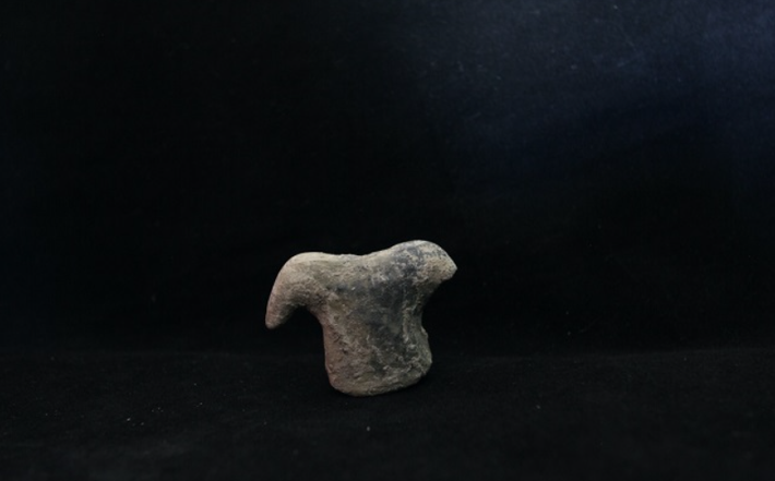 Giám đốc cuộc khai quật, Giáo sư Tiến sĩ Özlem Çevik, cho biết những bức tượng khoảng 8.000 năm tuổi này không được sử dụng để thờ cúng, mà được dùng làm bùa hộ mệnh để xua đuổi tà ma, sự tiêu cực.