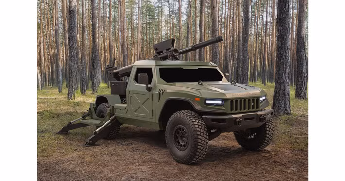 Các thông tin công khai cho thấy, Tempest có thể tích hợp radar cỡ nhỏ trên xe, tập trung vào khâu bám bắt và tấn công mục tiêu thay vì giám sát toàn cảnh. Cách tiếp cận này phù hợp với mô hình phòng không mạng lưới của Ukraine, trong đó các đơn vị cơ động nhận dữ liệu từ các trạm radar khác trước khi tiến hành đánh chặn cuối cùng.