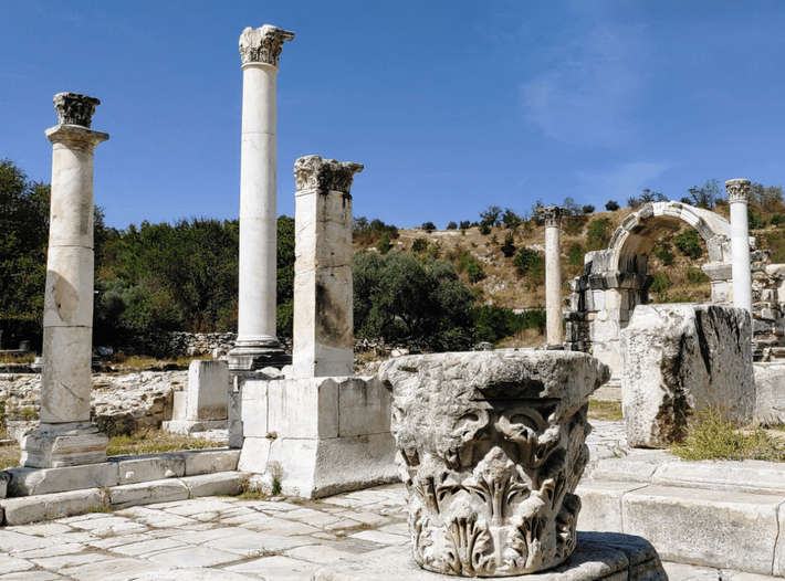 “Tại đây, bạn có thể tìm thấy tất cả các sản phẩm mà người dân thời cổ đại đã ăn và bán. Ngay cả ô liu cũng có bốn hoặc năm loại. Một quả ô liu chất lượng cao có giá 45 denarii (tiền tệ La Mã) vào thời điểm đó”, Giáo sư Tiến sĩ Bilal Söğüt chia sẻ thêm. Ảnh: @Bilal Söğüt.