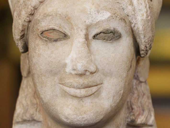 Nét biểu cảm khuôn mặt này truyền tải cảm giác hài hòa, an lành và hạnh phúc. Ảnh: @Viện Khảo Cổ Học Quốc Gia Ý.
