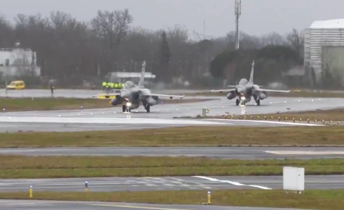 Chúng là 3 trong 42 chiếc do Chính phủ Indonesia đặt hàng trước đó tại cơ sở của Dassault Aviation ở Mérignac, Bordeaux, Pháp vào ngày 28 tháng 11 năm 2025. Ảnh: @ELMObrokenWings.