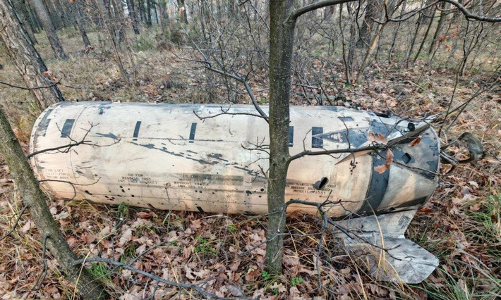 Ngày 19/11, Nga tuyên bố hệ thống phòng không của họ đã đánh chặn toàn bộ bốn tên lửa ATACMS do Mỹ sản xuất, sau khi Ukraine bất ngờ tung đòn tập kích hiếm hoi vào thành phố Voronezh ở miền nam Nga. Moscow cáo buộc Kiev cố tình nhắm vào các mục tiêu dân sự, trong khi phía Ukraine bác bỏ và khẳng định đây là cuộc tấn công có chủ đích nhằm vào hạ tầng quân sự.
