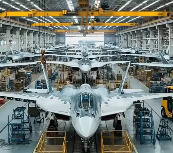 Động cơ AL-51F này sẽ cải thiện đáng kể mọi khía cạnh hiệu suất bay của máy bay chiến đấu Su-57M1, giúp nâng cao khả năng tàng hình, giảm chi phí vận hành và nhu cầu bảo trì, đồng thời tăng công suất cho các hệ thống phụ trên máy bay Su-57M1 như radar. Ảnh: @Next-Generation Future.