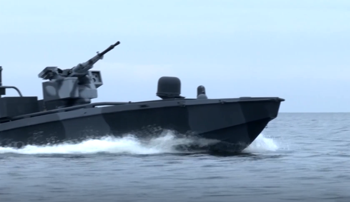 Bằng cách này, Ukraine đặt mục tiêu trang bị cho nền tảng này các yếu tố giúp nó trở thành một hệ thống đa chức năng, và có thể tái sử dụng, thoát khỏi vai trò "xuồng không người lái cảm tử" mà trước đây nó được biết đến. Ảnh: @Tình báo Ukraine.