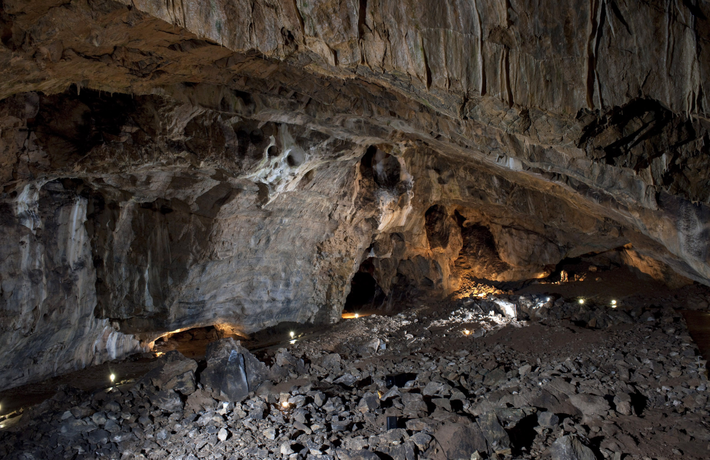 Nằm sâu trong vùng Karst Moravia của Cộng hòa Séc, hang động Kateřinská từ lâu đã được biết đến như một địa điểm diễn ra các nghi lễ tiền sử, thể hiện nghệ thuật, và là nơi có sự hiện diện của con người kéo dài hàng nghìn năm trước. Ảnh: @Cơ quan Quản lý Hang động Séc (Správa jeskyní ČR).