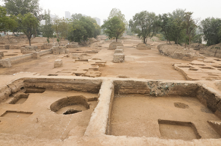 Tại một nghĩa trang cổ ở tỉnh Hà Bắc, Trung Quốc, các chuyên gia đến từ Viện Hàn lâm Khoa học Xã hội Trung Quốc bất ngờ tìm thấy một vật thể lạ. Ảnh: @Viện Hàn lâm Khoa học Xã hội Trung Quốc.