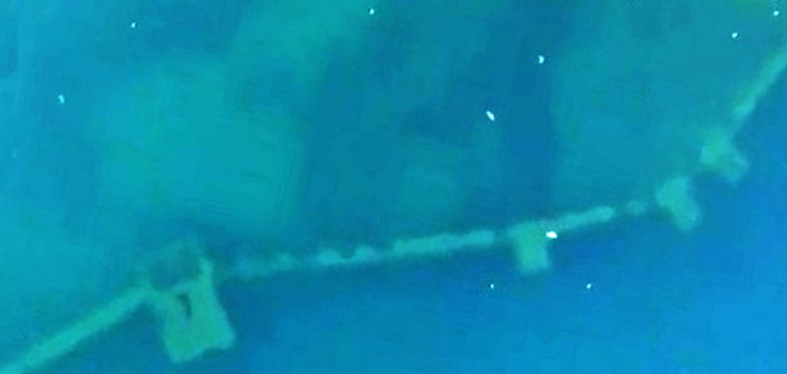 Không chỉ dừng tại đó, nhóm thợ lặn khảo cổ còn tìm thấy một bức tường dài 1.500 mét dưới Hồ Hazar. Ảnh: @Đại học Fırat.