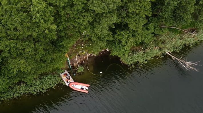 Theo đó, một khuôn mặt bằng gỗ 1.000 năm tuổi được phát hiện ở hồ Lednica giúp hé lộ những thông tin mới về các nghi lễ tâm linh của người Slav Thời Trung Cổ. Ảnh: @Đại học Nicolaus Copernicus.