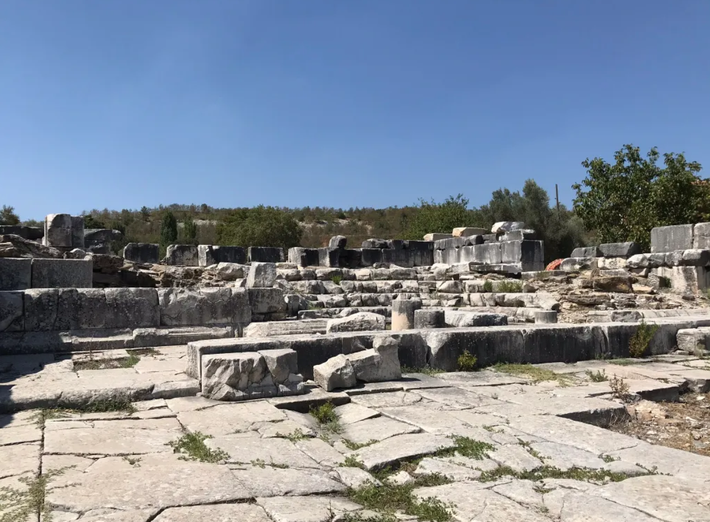 Không chỉ được mệnh danh là Thành phố của các Đấu sĩ, thành phố cổ Stratonikeia 3.500 năm tuổi đã chứng kiến ​​sự phát triển của các thời kỳ Cổ đại, Cổ điển, Hy Lạp hóa, La Mã, Byzantine, Beylik, Ottoman,...Ảnh: @Bilal Söğüt.