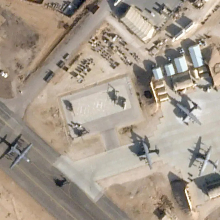 Ngoài các máy bay chiến đấu, căn cứ này còn là nơi hoạt động của máy bay tiếp nhiên liệu KC-135, máy bay chỉ huy và kiểm soát E-8 và máy bay trinh sát điện tử RC-135. Những phương tiện này đóng vai trò then chốt trong việc duy trì hoạt động tác chiến của không quân Mỹ trên toàn khu vực Trung Đông.