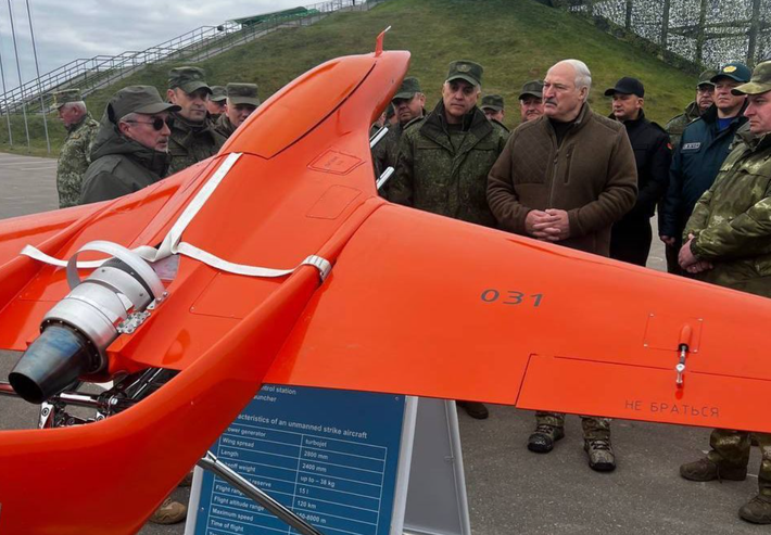 Cụ thể, theo các nguồn tin trong ngành công nghiệp quốc phòng, Ấn Độ được cho là đã mua hàng chục máy bay không người lái tấn công một chiều Berkut-BM do Belarus trực tiếp sản xuất. Ảnh: @Defense Express.