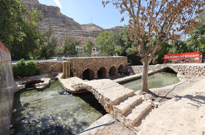 Khi tiến hành khai quật tại một nhà máy xay ngũ cốc bỏ hoang ở Beyazsu thuộc quận Midyat, Thổ Nhĩ Kỳ, các chuyên gia đến từ Bảo tàng Mardin bất ngờ tìm thấy di tích cổ xưa đẹp mắt. Ảnh: @Bảo tàng Mardin.