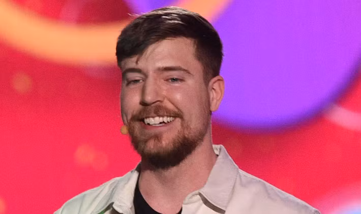 MrBeast đang phát triển một chương trình trò chơi có tên là Beast Games và anh ấy cũng có một doanh nghiệp hàng hóa sinh lợi. Anh ấy cũng sẽ hợp tác với Amazon để tạo nội dung phát trực tuyến. Ảnh: @BBC.