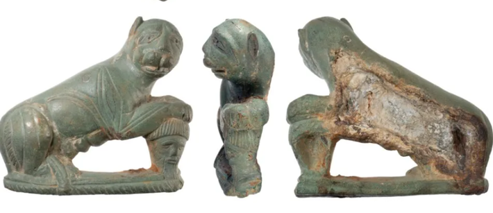 Điều này minh họa cách Đế chế La Mã tích hợp các biểu tượng về sức mạnh, thần thoại và chính trị ngay cả trên những vật thể tưởng chừng như nhỏ nhặt. Ảnh: @Stile Arte.