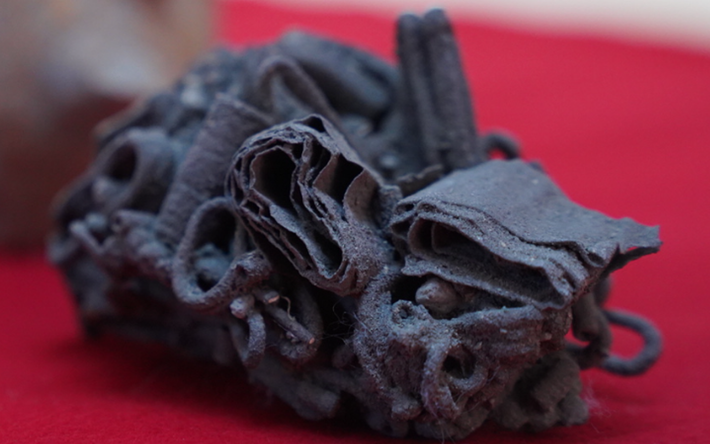 Theo một tuyên bố bằng văn bản từ Đại học Ege, mặc dù phát hiện này có thể được hiểu là một kho báu nhỏ thuộc về giới thượng lưu của thành phố, nhưng nó cũng có thể được coi là tài sản của một thợ kim hoàn được cho là đã từng làm việc cho một vị vua. Ảnh: @Đại học Ege.