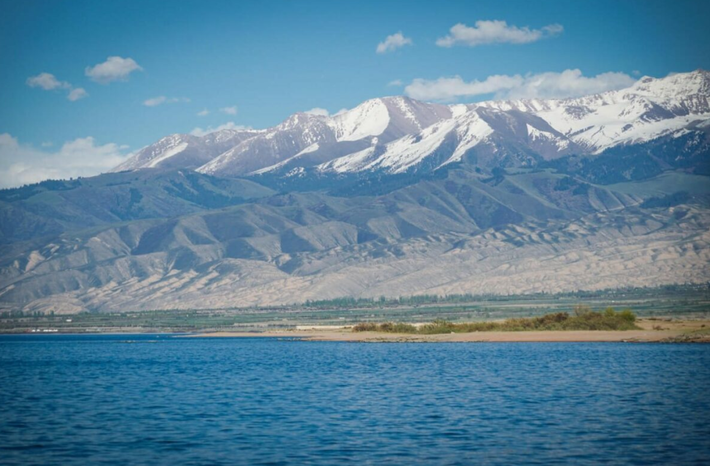 Vào Thời Trung Cổ, hồ này từng là điểm dừng chân trên Con đường Tơ lụa, dành cho lữ khách và thương nhân từ Viễn Đông đến châu Âu. Ảnh: @Viện Hàn lâm Khoa học Kyrgyzstan.