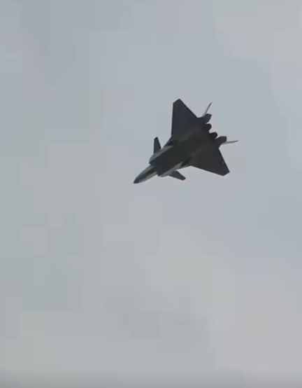 Ngoài những khía cạnh kỹ thuật thuần túy, sự tiến bộ được phản ánh trong chuyến bay thử nghiệm này cũng thể hiện một bước tiến nữa hướng tới củng cố năng lực công nghiệp trong nước, và đạt được quyền tự chủ chiến lược lớn hơn trong tương lai của Trung Quốc. Ảnh: @RupprechtDeino.