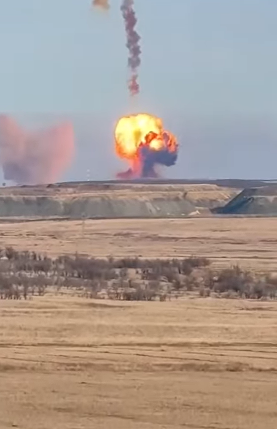 Hiện trạng này làm dấy lên lo ngại về chất đẩy độc hại liên quan đến nhiên liệu tên lửa lỏng của Nga. Ảnh: @XomaMilitarnyi.