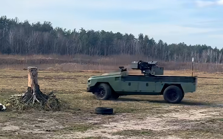 "Chúng tôi đang giới thiệu hệ thống này cho các đối tác ở châu Âu. Đã có sự quan tâm, nhưng các đơn đặt hàng quy mô lớn sẽ được thực hiện sau khi chu trình kiểm tra hệ thống kỹ thuật đầy đủ hoàn tất. Chúng tôi cũng đang nghiên cứu việc lắp đặt nhiều loại thiết bị khác nhau, từ các mô-đun chiến đấu đến hệ thống laser đặc biệt”, ông Vladislav Belbas cho biết trong một cuộc phỏng vấn. Ảnh: @Ukrainian Armor.