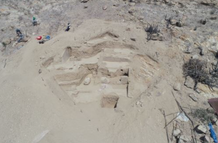 Tại đây, các nhà khảo cổ đã phát hiện ra những gì còn sót lại của các bức tường thuộc một ngôi đền nhiều tầng. Ảnh: @Bộ Văn hóa Peru.