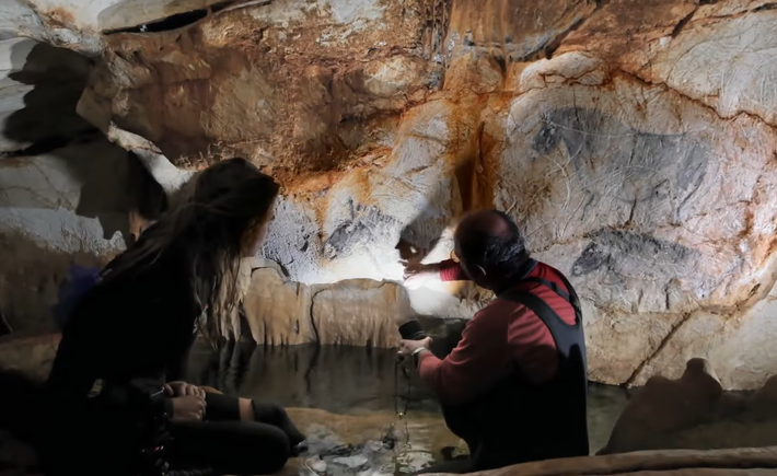 Những bức tranh bên trong hang động này, một số có niên đại hơn 27.000 năm tuổi. Ảnh: @Jespa.