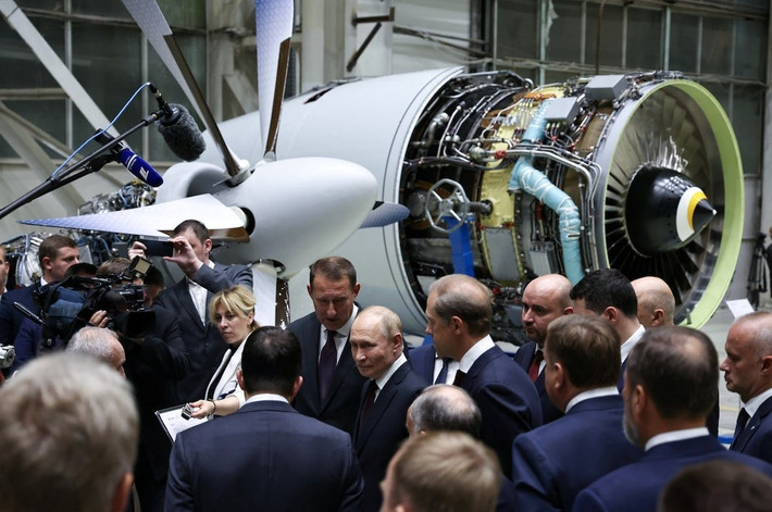 Các tiến bộ động cơ trực tiếp củng cố năng lực quân sự. Động cơ tên lửa hiện đại sẽ duy trì hệ thống vệ tinh phục vụ trinh sát, dẫn đường, cảnh báo sớm và liên lạc an toàn. Đây là nền tảng cho các vũ khí tầm xa và siêu thanh. Trong khi đó, PD-26 mở rộng khả năng vận tải, cho phép quân đội cơ động chiến lược từ Bắc Cực đến Trung Đông.