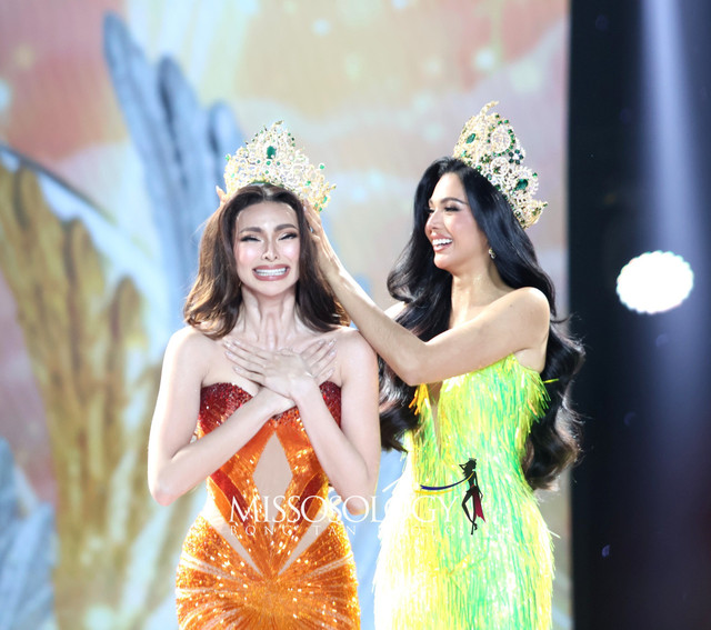 Đại diện Philippines bật khóc khi được trao vương miện trong chung kết Miss Grand International 2025. Ảnh: Missosology. miss2.jpg