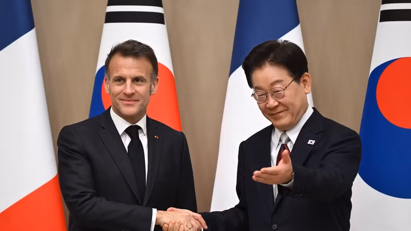 Pháp - Hàn Quốc nhất trí hợp tác để mở lại eo biển Hormuz
