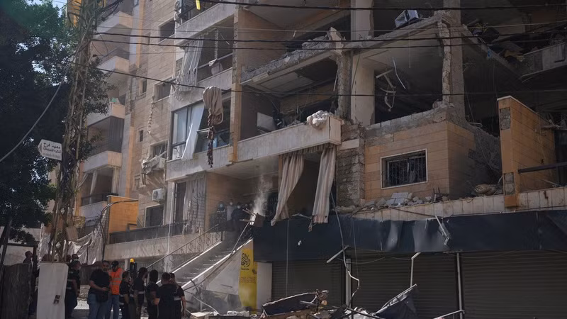 Israel bất ngờ không kích vùng ngoại ô thủ đô Lebanon