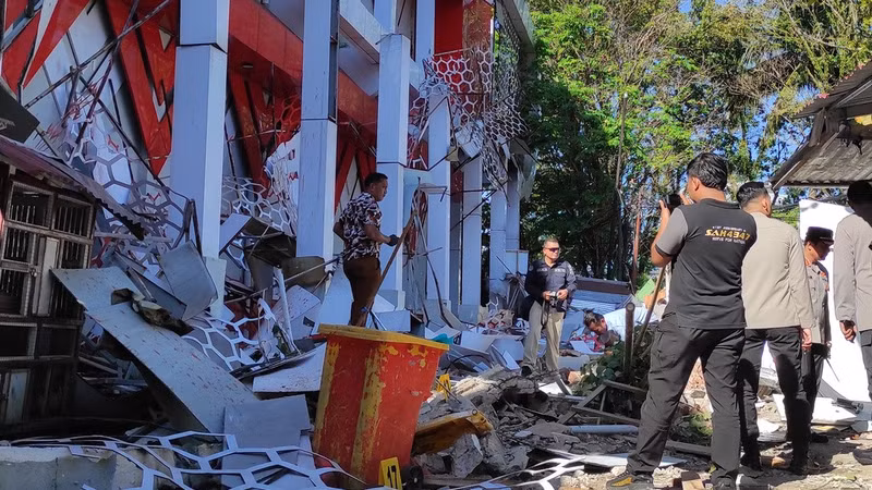 Hình ảnh về trận động đất gây sóng thần ở Indonesia