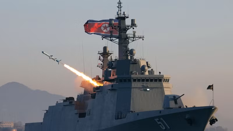 Ông Kim Jong Un giám sát vụ phóng thử tên lửa từ tàu khu trục