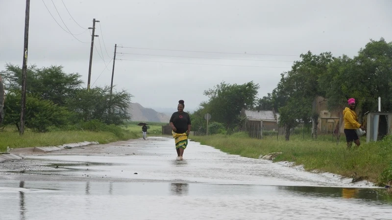 Mắc kẹt trong hầm mỏ vì sạt lở đất, 5 công nhân tử vong