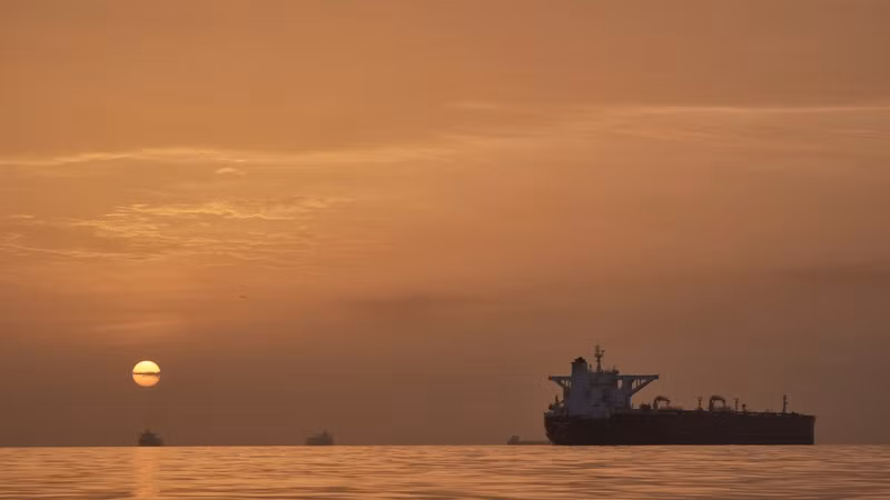 Mỹ cảnh báo công ty vận tải biển nếu trả phí qua Hormuz cho Iran