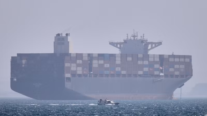 Mỹ nói hỗ trợ thành công hai tàu hàng đi qua eo biển Hormuz 