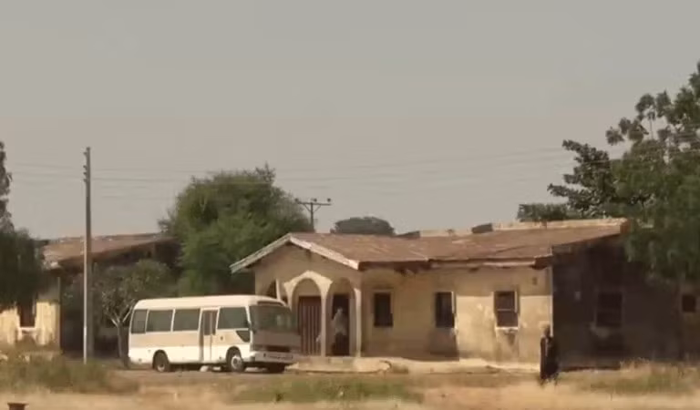 Nhóm vũ trang xông vào trường học ở Nigeria, sát hại giáo viên